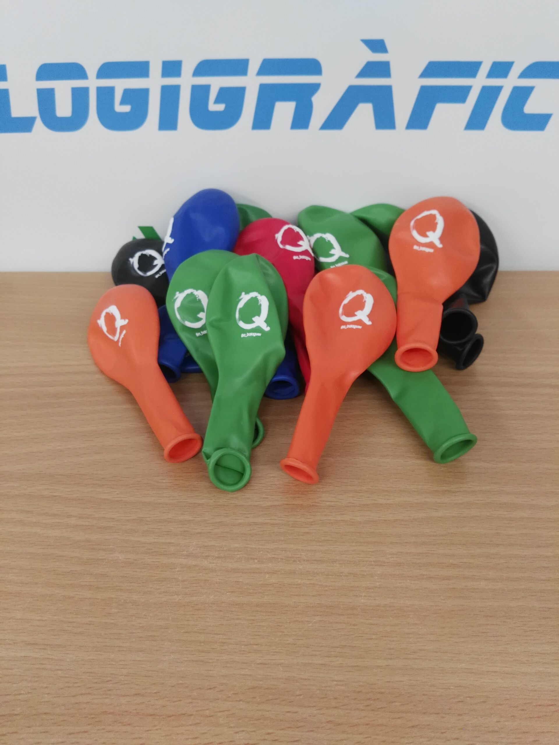 dav Globus amb estampat de Logigràfic, marcatge i estampació de tèxtils.